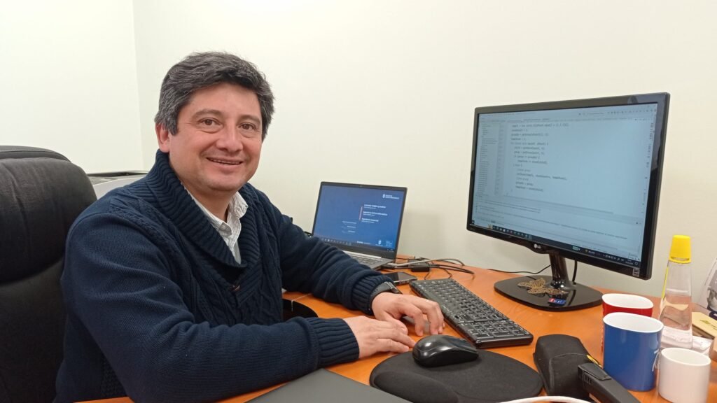 Dr. Miguel Romero Vásquez, académico del Departamento de Ciencias de la Computación y Tecnología de la Información de la Universidad del Bío-Bío UBB