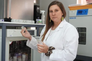 Investigación busca generar fertilizantes inteligentes que nutran cultivos y capturen carbono marcela-calabi